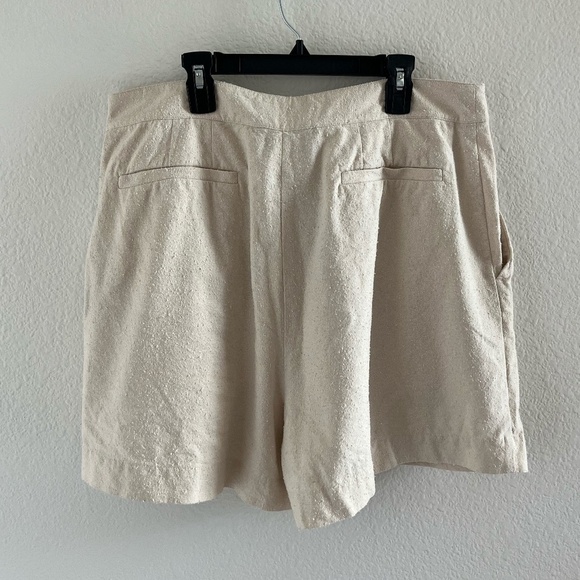 JENNI KAYNE | Bestselling Raw Silk Pleated High Waisted Short in Ivory | Size 12 - Picture 9 of 14